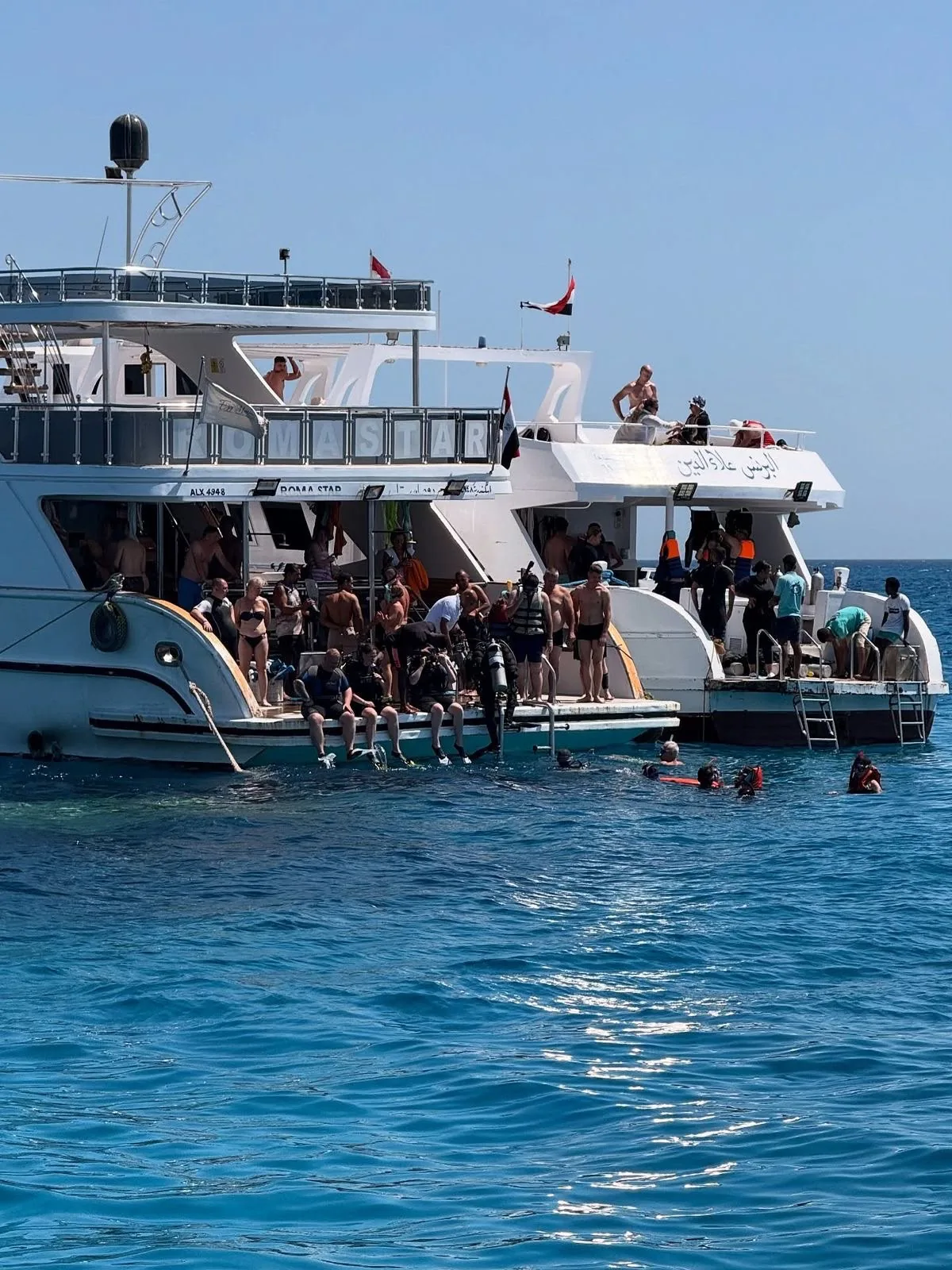 En barco a Orange Bay y la isla Hula Hula
