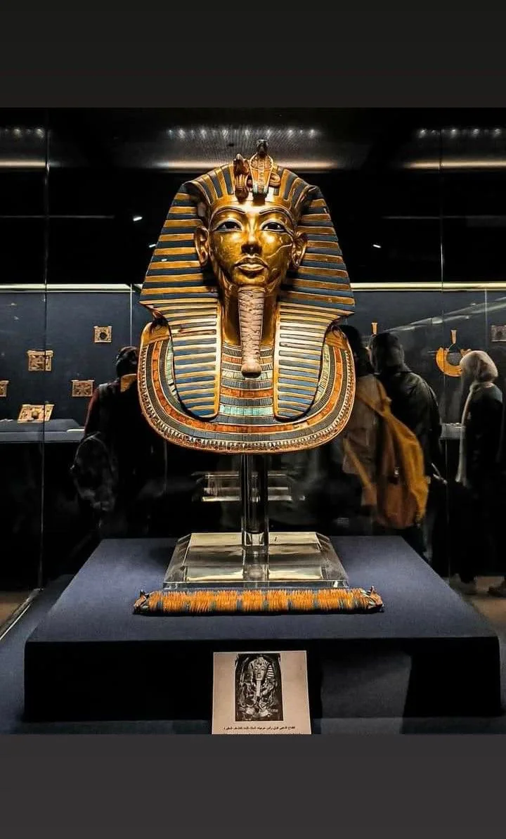 El Cairo en avión con el museo egipcio antiguo
