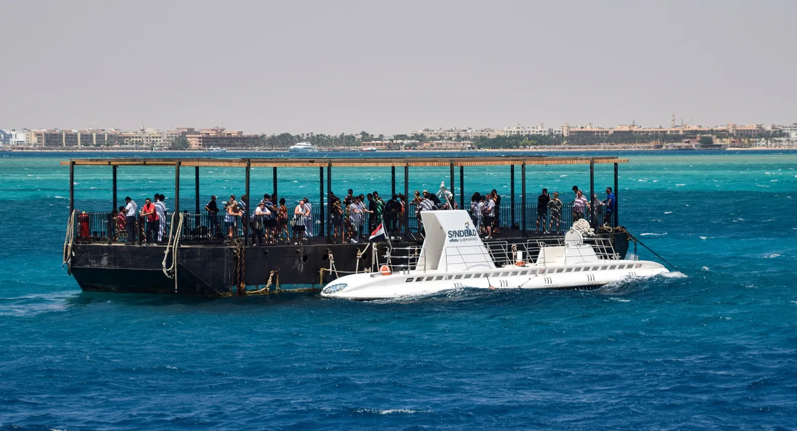 Barco con fondo de cristal Royal Seascope con parada de esnórquel