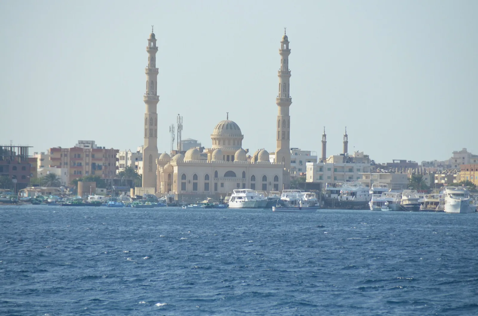 Private Stadtrundfahrt mit Führung in dem kleinen Fischerdorf ab Hurghada
