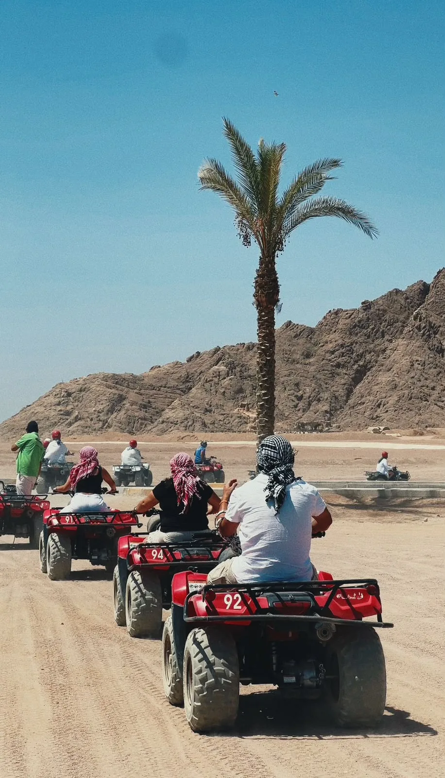 Mega safari nel deserto: quad, buggy e villaggio beduino