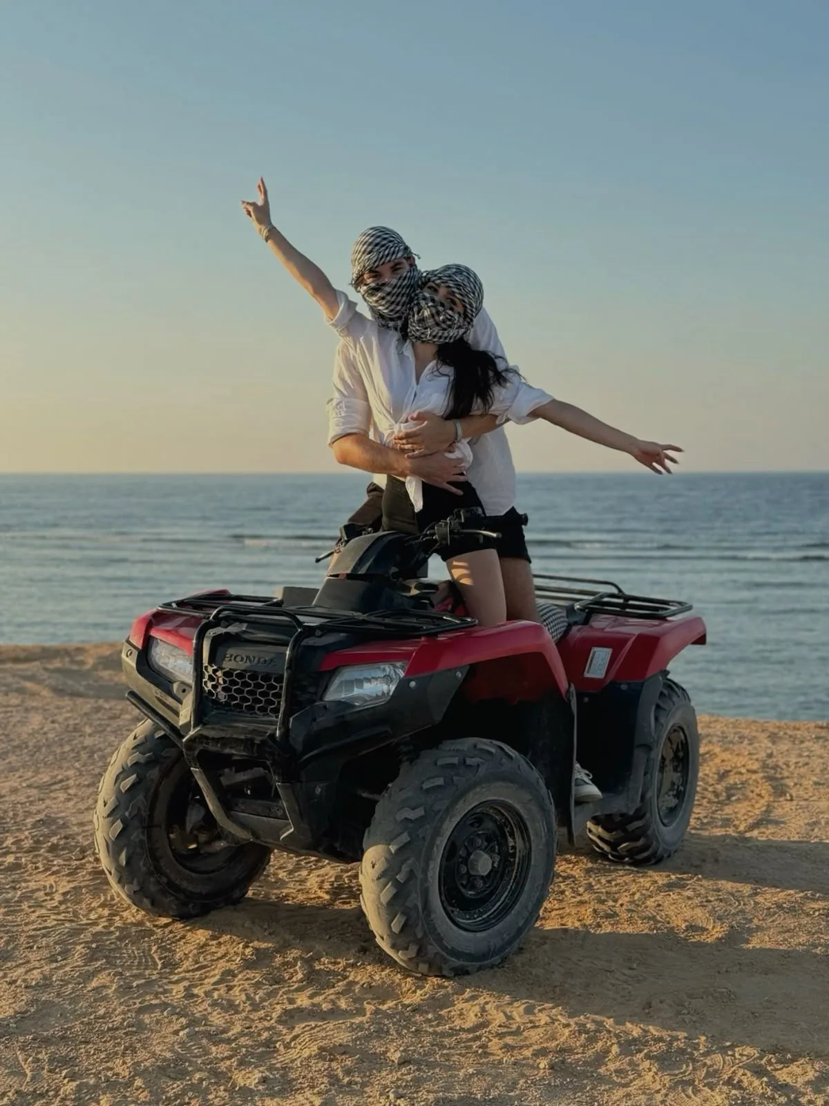 Mega safari por el desierto: quad, buggy y aldea beduina