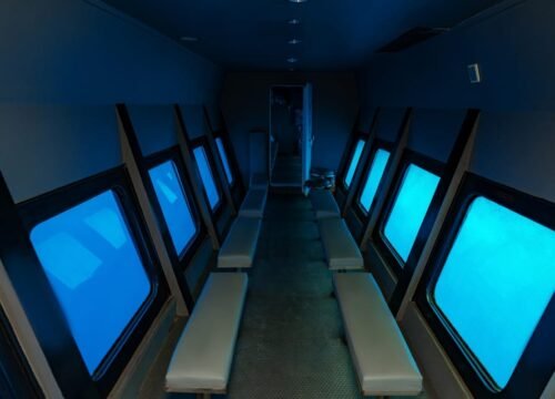Barco con fondo de cristal, esnórquel y traslado