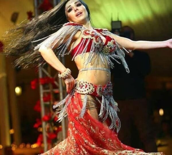 Bauchtanzshow während der Nil Dinner Kreuzfahrt in Kairo