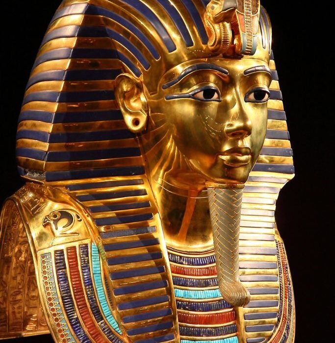 Private Tagestour mit Minibus zu den Pyramiden, dem alten Ägyptischen Museum und alte Kairo