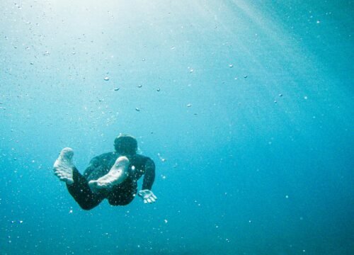 Sicherheit und Komfort an Bord – So genießen Gäste eine entspannte Bootstour auf dem Roten Meer